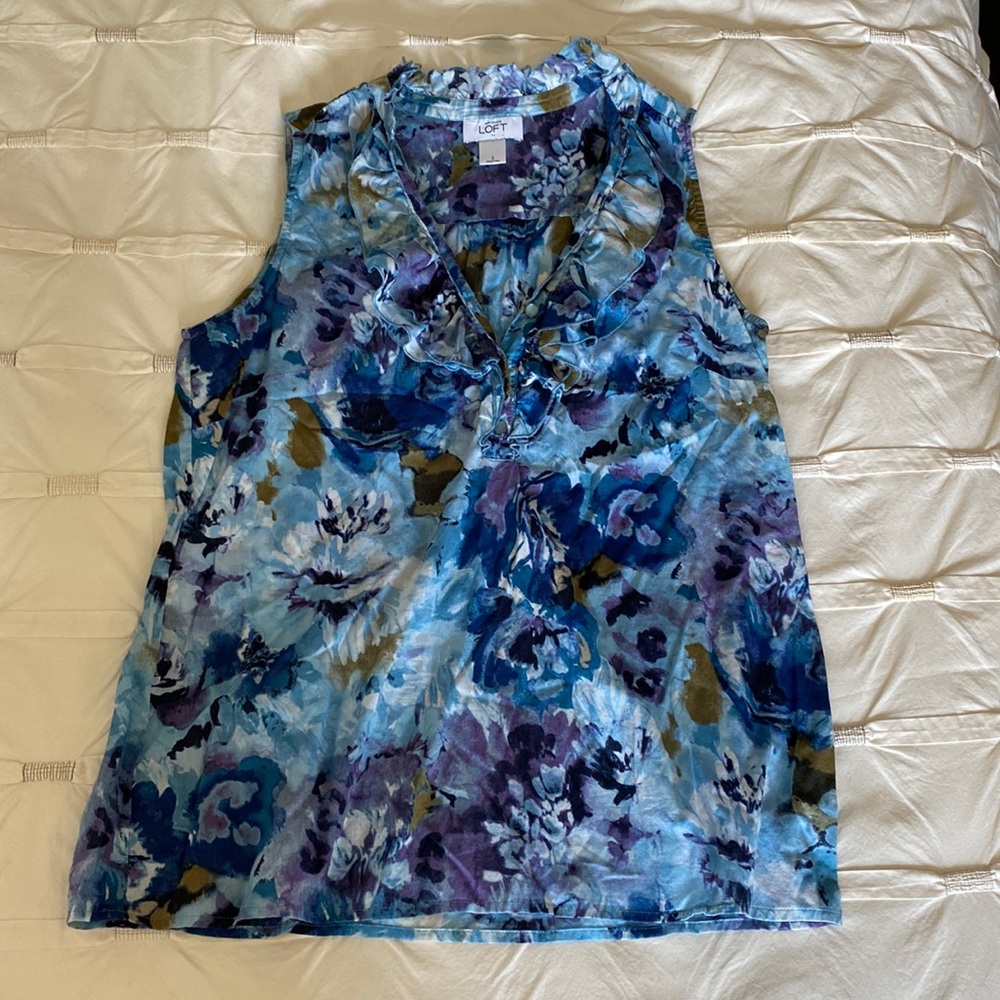 Floral v-neck ruffle blouse